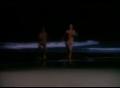 Allison Mackie pour un bain de minuit et galipette sur la plage